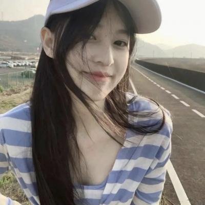 她来自胡志明市